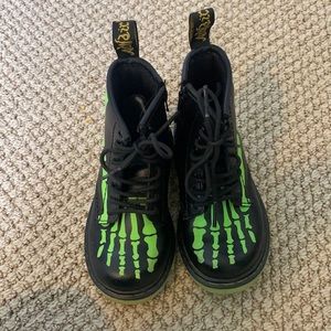 Dr martins boots! Toddlers size 8.